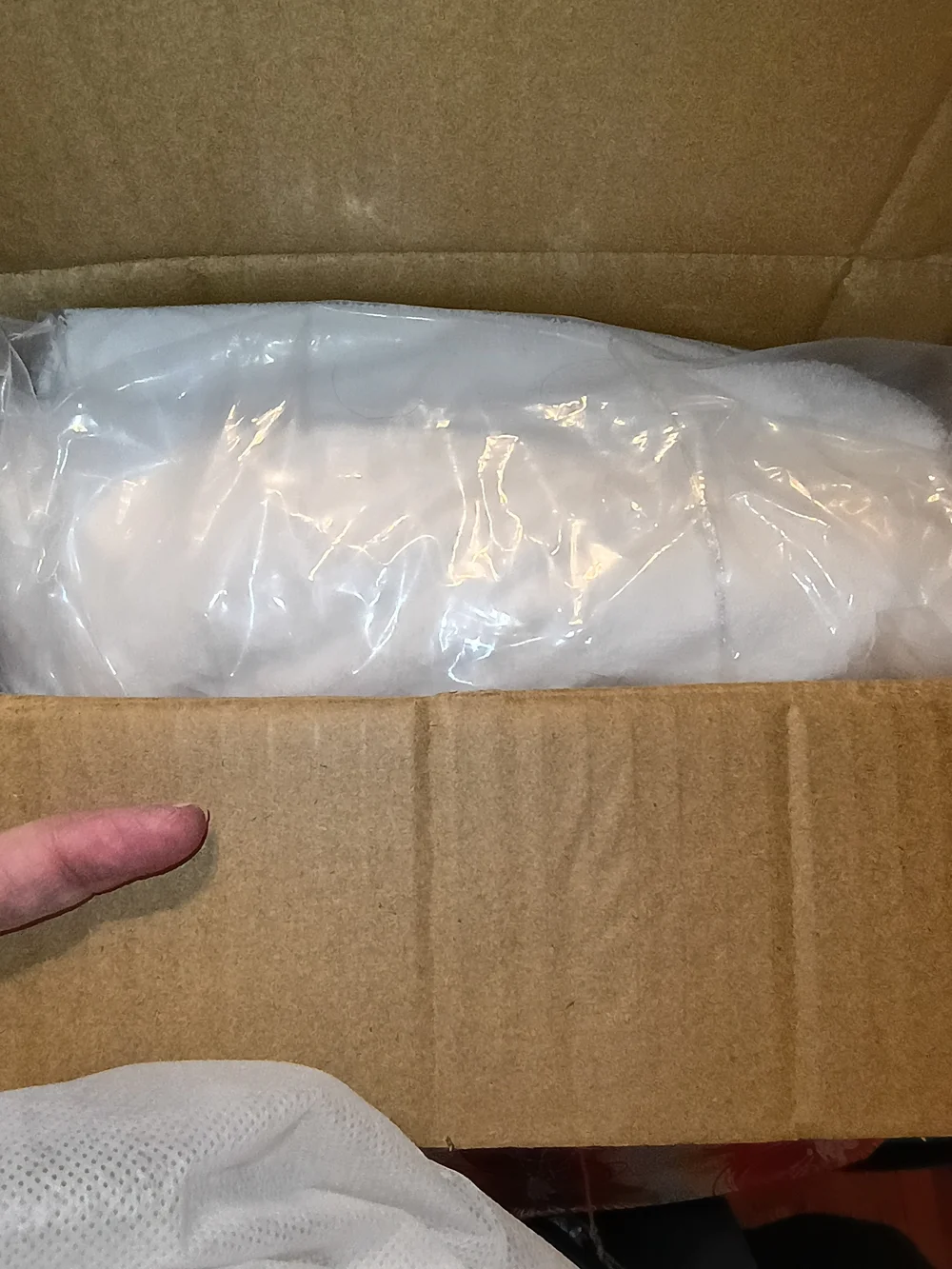 NWOT Amazon Basics Waterproof MATTRESS PROTECTOR. FULL